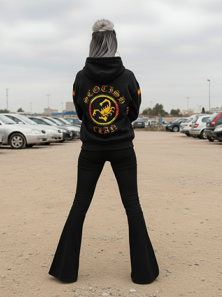 modelo detras sudadera con capucha scotish clan españa negra bandera española - zona hardcore